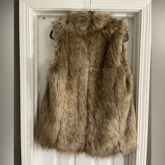 Banana Republic Faux Fur Vest - Picture 4 of 9